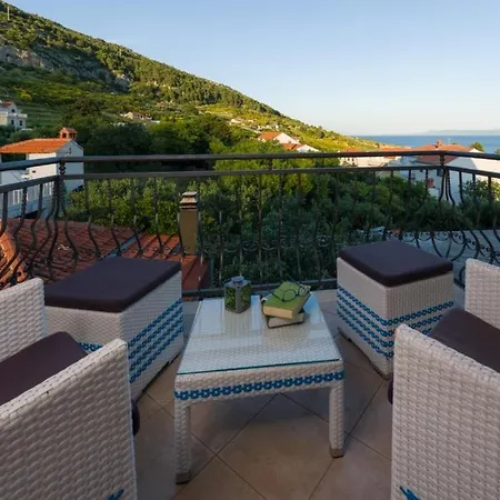 Apartment In With Sea View, Balcony, Air Conditioning, Wi-fi *